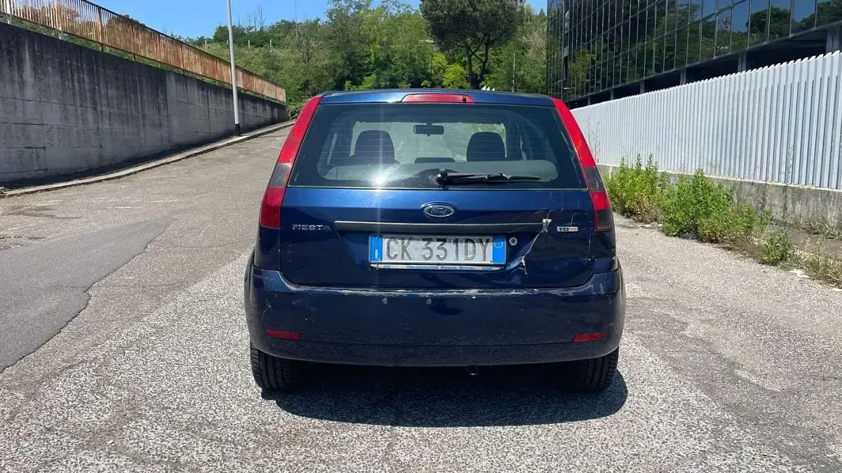 Usata Ford Fiesta Ambiente 68 CV (50 kW) 2003 Blu/azzurro Utilitaria