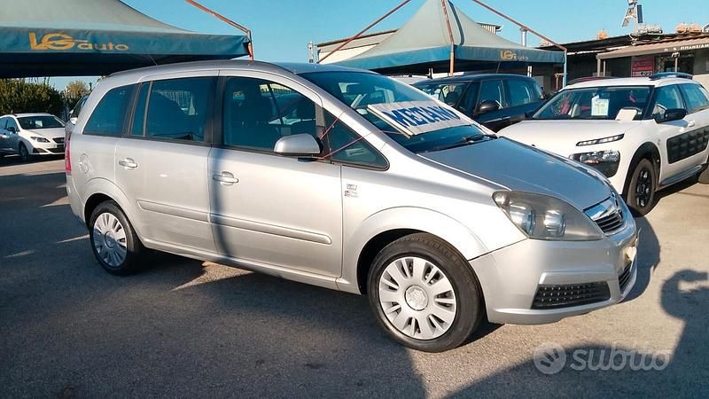 Grigio Usata 2008 Opel Zafira Monovolume | 2899 € (Cara) - Immagine 1/4