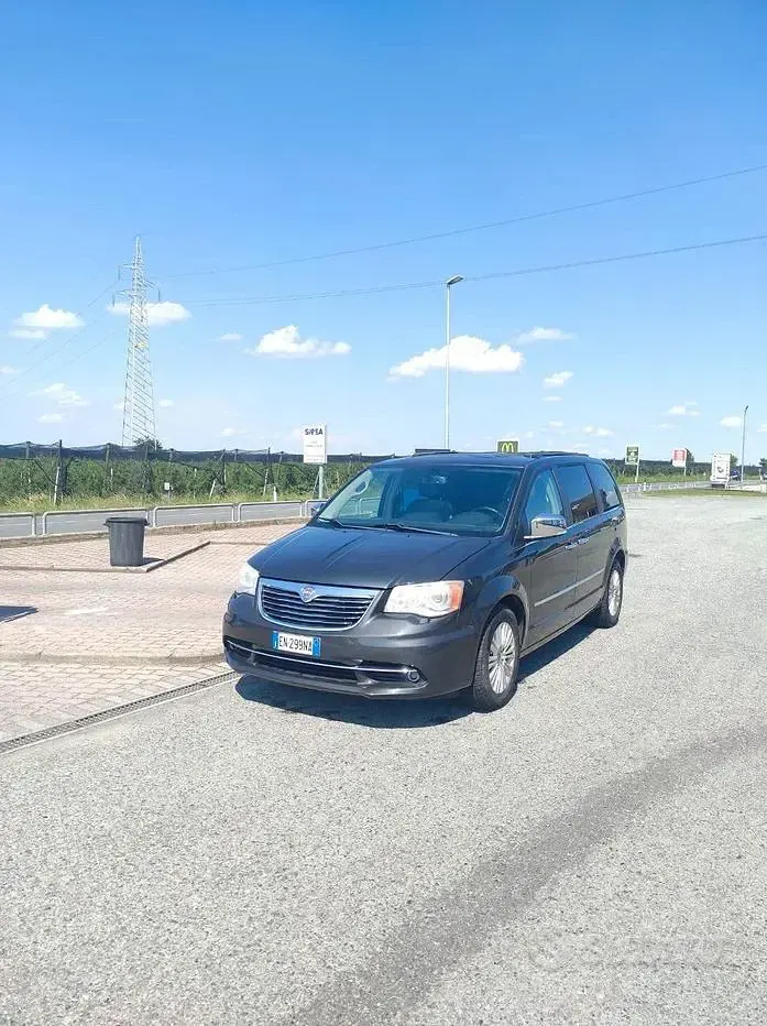 Usata Lancia Voyager 163 CV (119 kW) 2012 Nero Monovolume