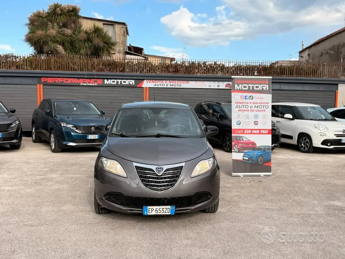 Usata Lancia Ypsilon Silver 69 CV (50 kW) 2013 Grigio Utilitaria