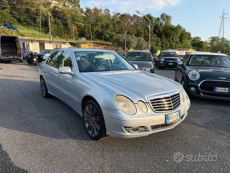 Usata Mercedes E320 Avantgarde 224 CV (164 kW) 2008 Grigio Berlina