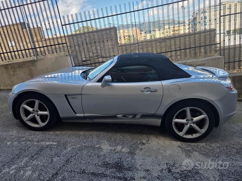 Usata Opel GT 264 CV (194 kW) 2009 Grigio Cabrio