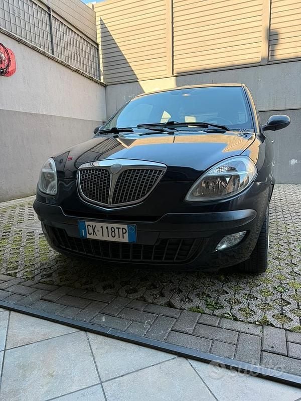 Usata Lancia Ypsilon 80 CV (58 kW) 2003 Nero Utilitaria