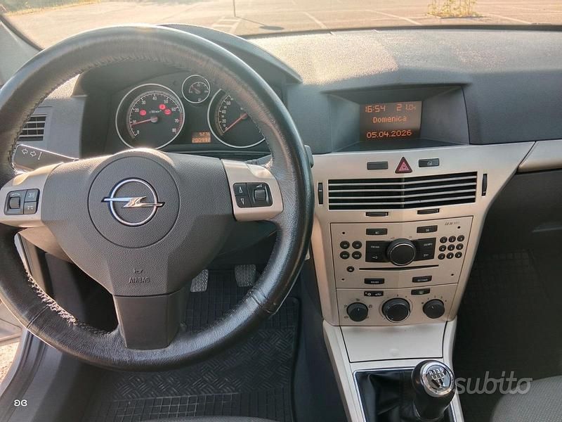 Usata Opel Astra 116 CV (85 kW) 2007 Grigio Berlina