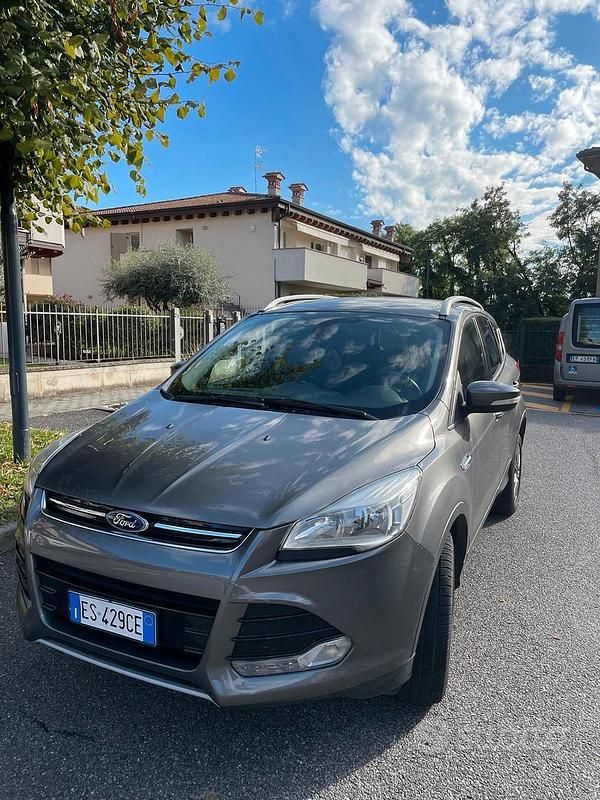 Usata Ford Kuga 140 CV (102 kW) 2013 Nero SUV