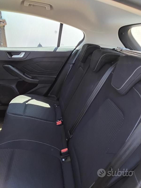 Usata Ford Focus 120 CV (88 kW) 2019 Grigio Berlina