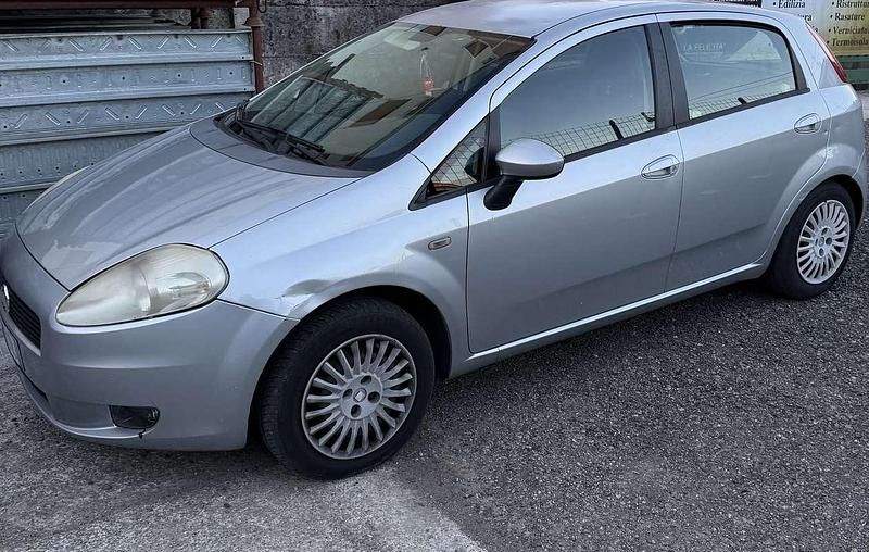 Usata Fiat Grande Punto Active 77 CV (56 kW) 2009 Utilitaria