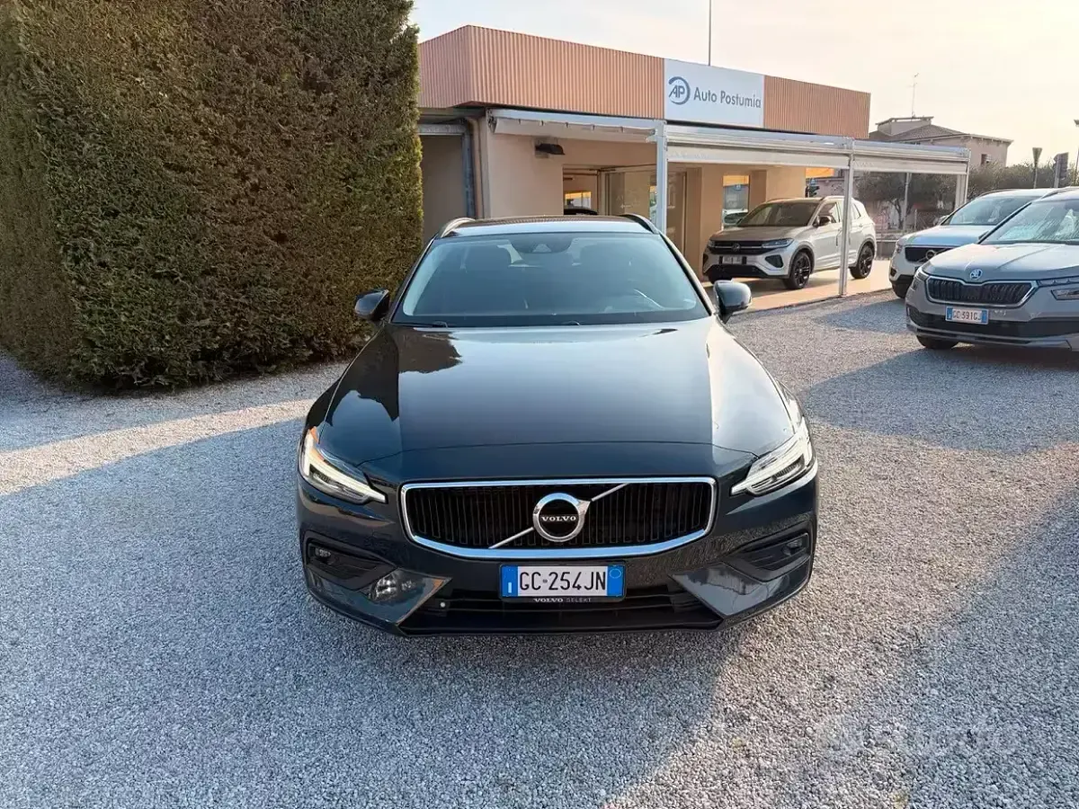 Usata Volvo V60 Business Edition 150 CV (110 kW) 2020 Grigio Station wagon