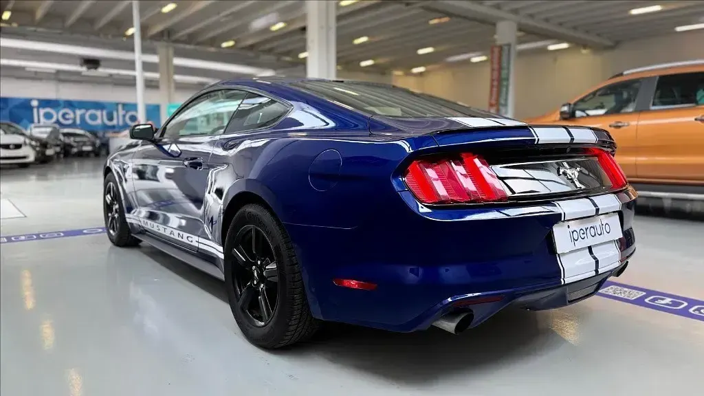 Usata Ford Mustang Fastback 305 CV (224 kW) 2016 Blu metallizzato Berlina