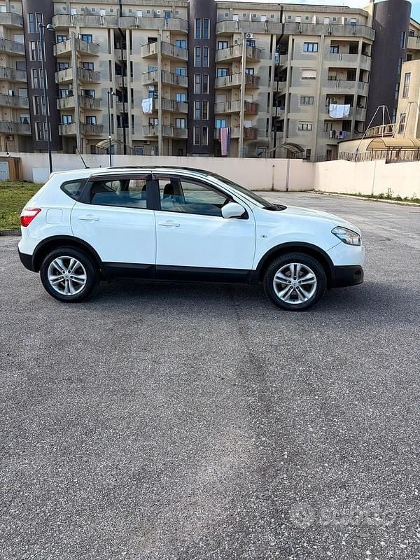 Usata Nissan Qashqai N-TEC 110 CV (80 kW) 2011 Bianco SUV