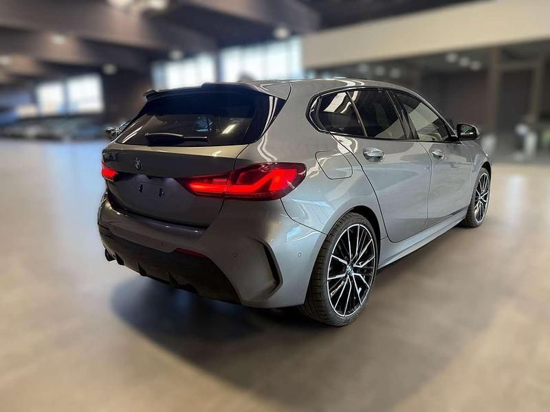 Usata BMW 118 M Sport 136 CV (100 kW) 2024 Grigio colosseo metallizzato Utilitaria