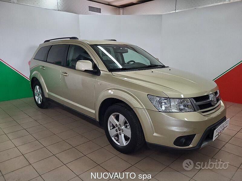 Usata Fiat Freemont Urban 140 CV (102 kW) 2011 Beige SUV