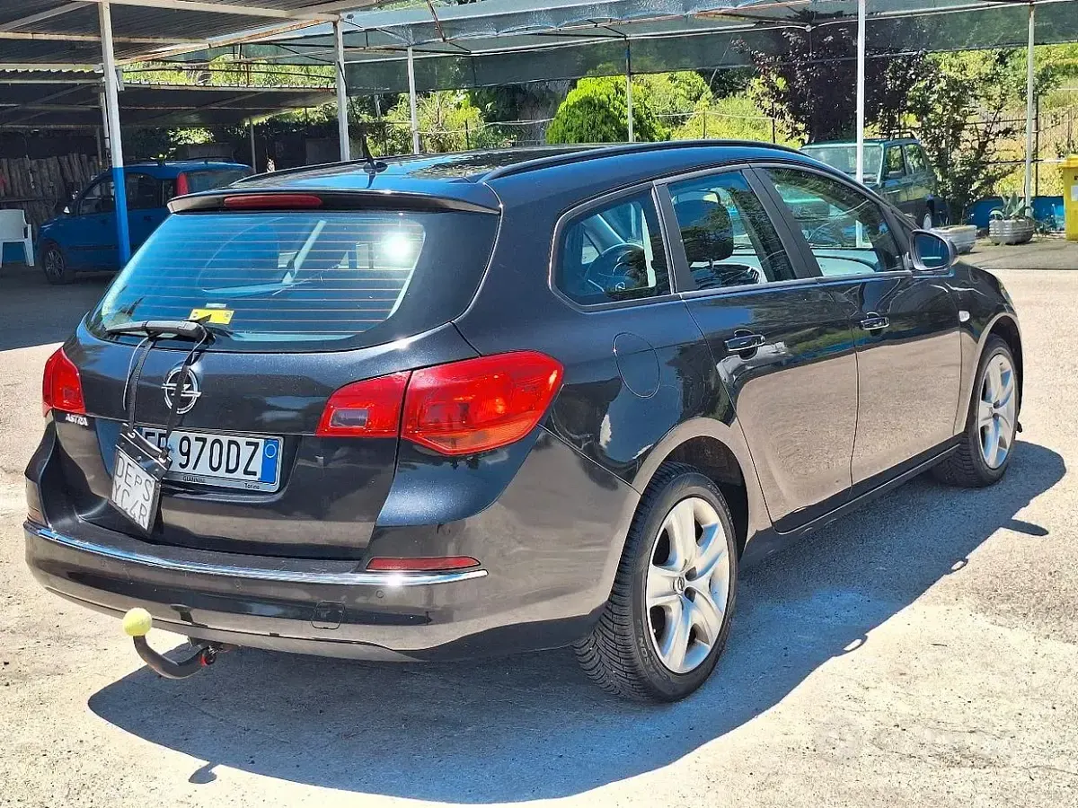 Usata Opel Astra 140 CV (102 kW) 2016 Nero Station wagon