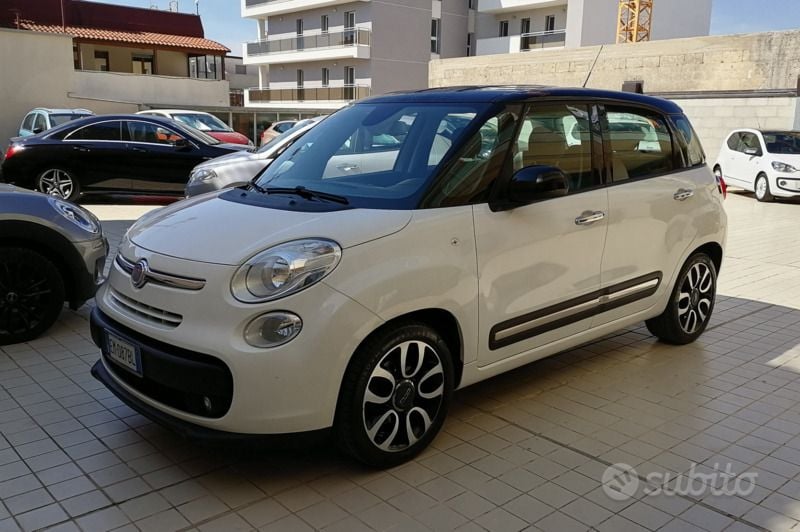 Bianco Usata 2012 Fiat 500L Lounge Monovolume | 7500 € (Buon prezzo) - Immagine 1/4