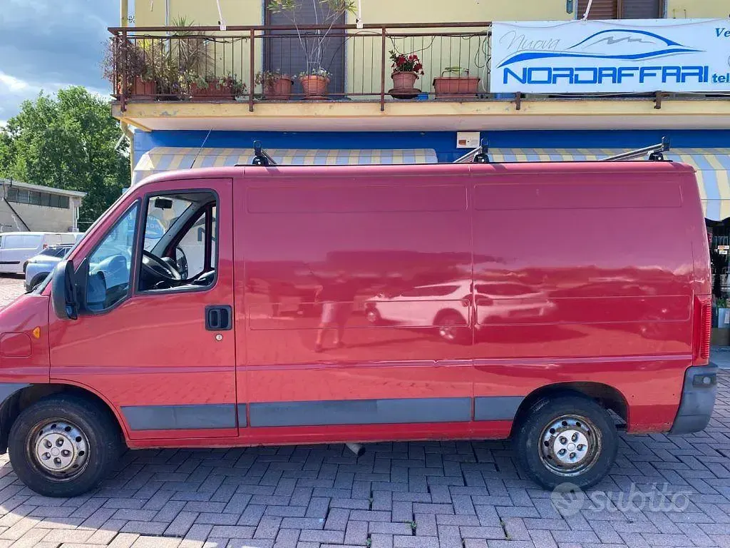 Usata Peugeot Boxer 101 CV (74 kW) 2004 Rosso Furgone
