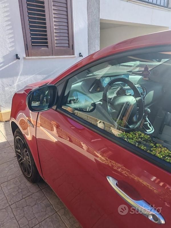 Usata Lancia Ypsilon S 69 CV (50 kW) 2021 Rosso Utilitaria