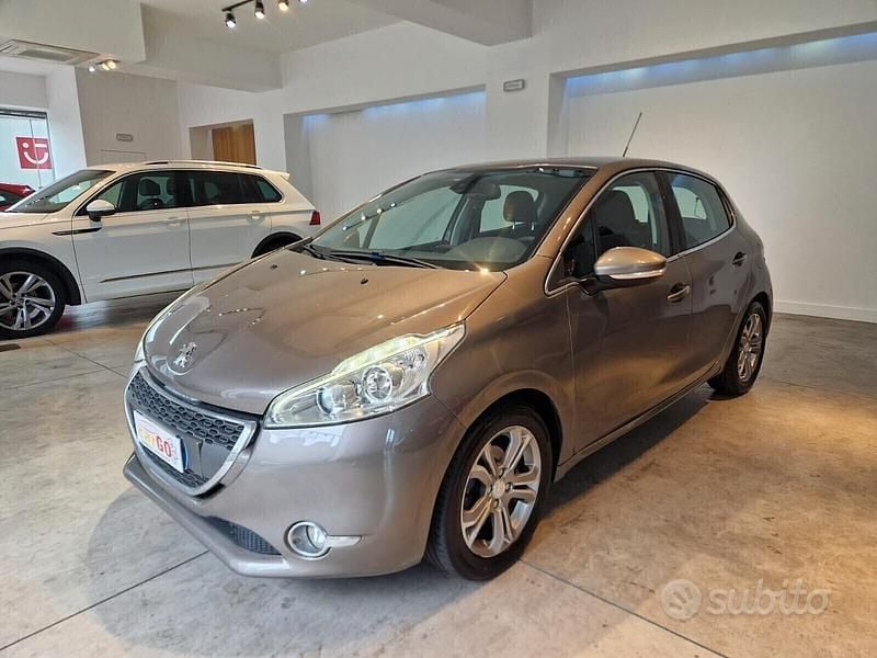 Usata Peugeot 208 Allure 82 CV (60 kW) 2012 Grigio Utilitaria