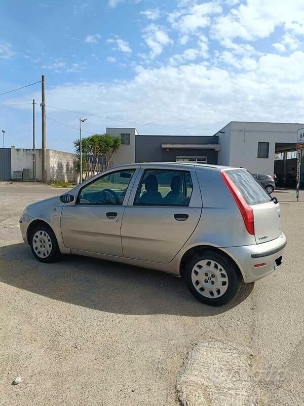 Usata Fiat Punto 69 CV (50 kW) 2005 Grigio Utilitaria