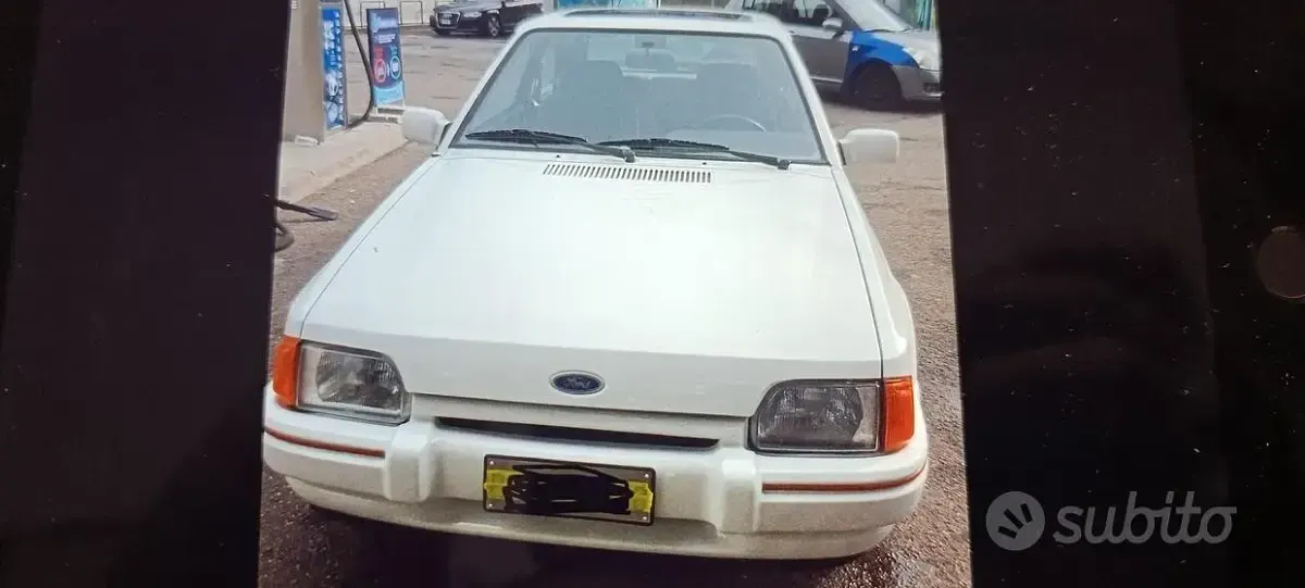 Usata Ford Escort 102 CV (75 kW) 1988 Bianco Berlina