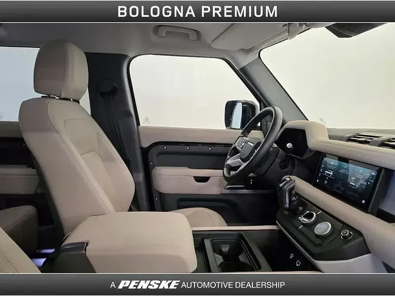 Usata Land Rover Defender SE 200 CV (147 kW) 2024 Nero SUV