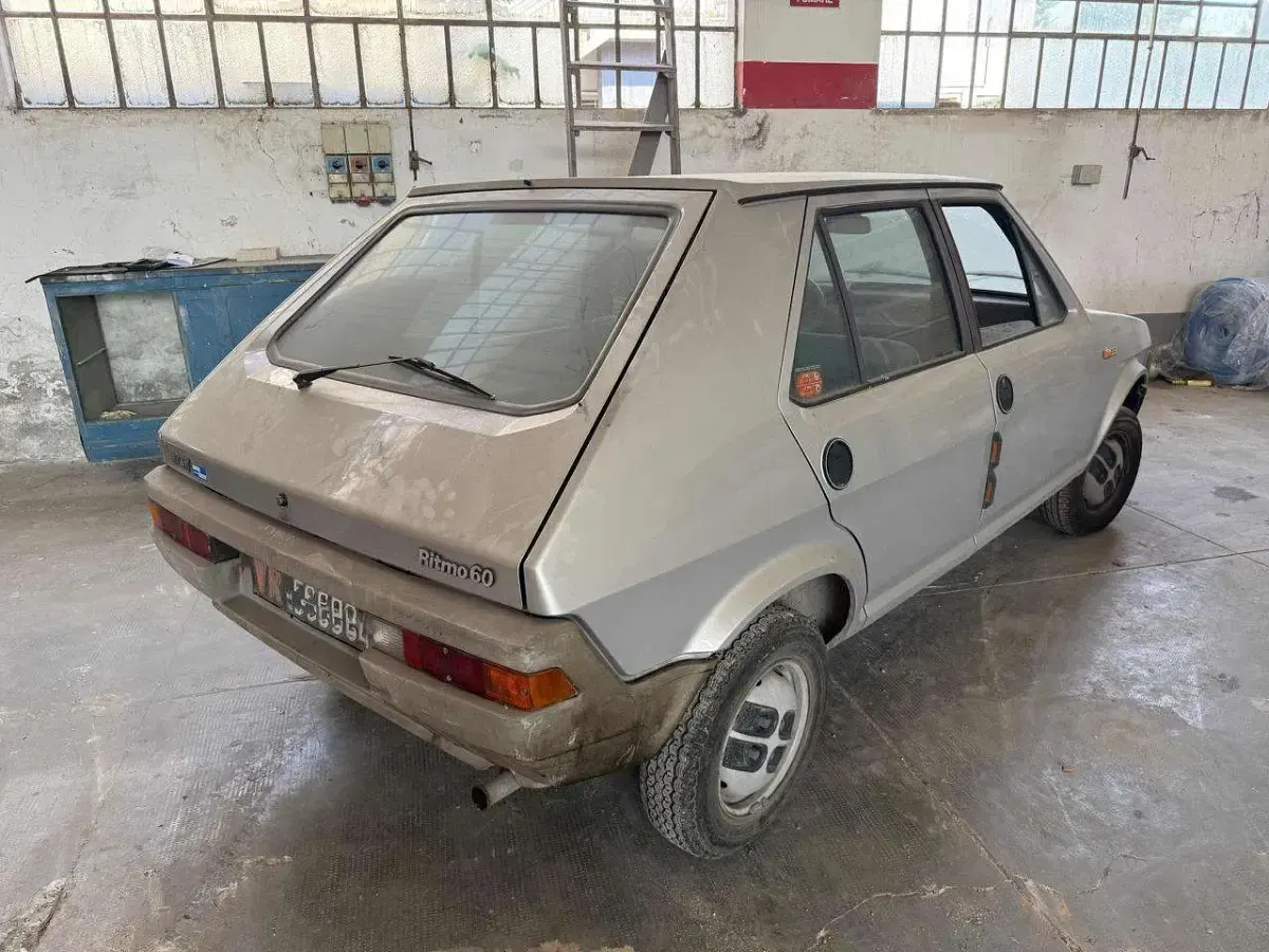 Usata Fiat Ritmo 60 CV (44 kW) 1979 Grigio pastello Utilitaria