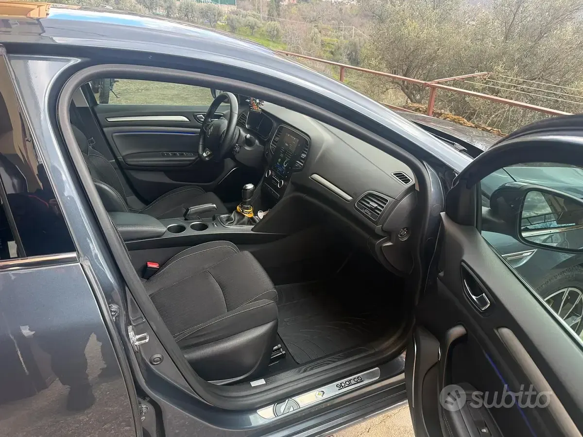Usata Renault Mégane IV 116 CV (85 kW) 2019 Grigio Berlina