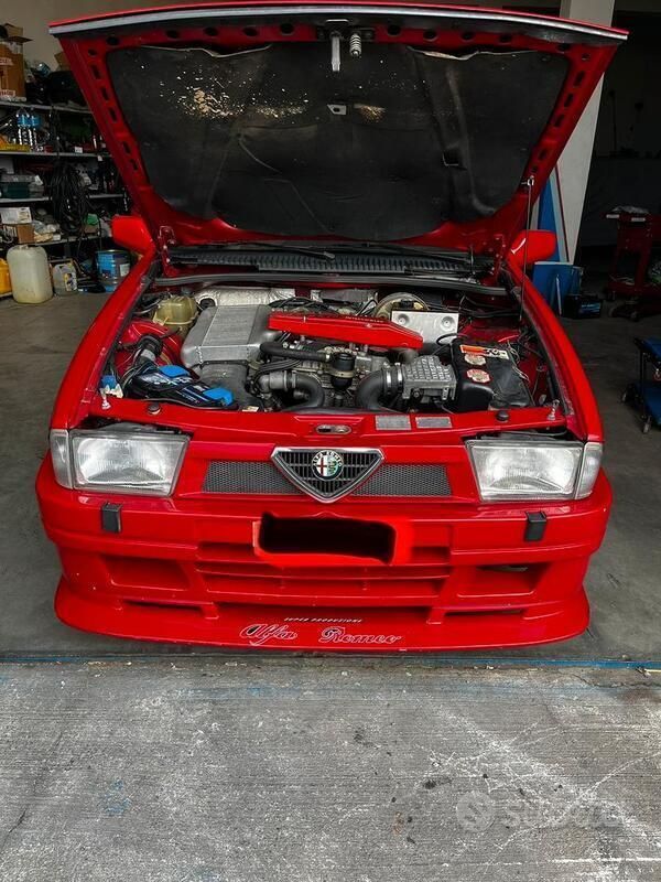 Usata Alfa Romeo 75 155 CV (114 kW) 1987 Rosso Berlina
