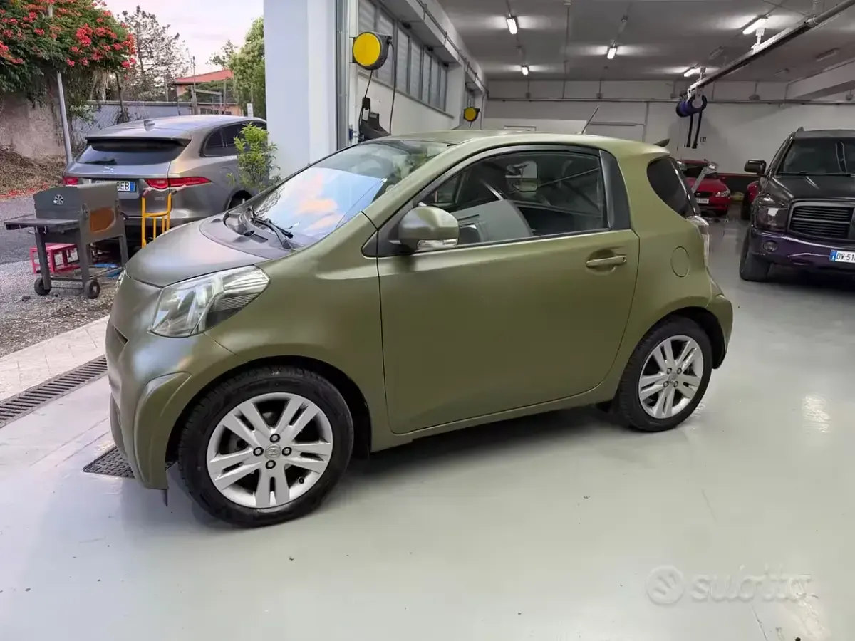 Usata Toyota iQ Style 99 CV (72 kW) 2012 Verde Utilitaria