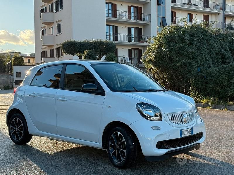 Usata Smart ForFour 90 CV (66 kW) 2017 Bianco Utilitaria