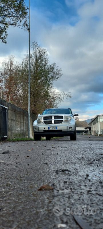 Grigio Usata 2009 Dodge Nitro SUV | 1200 € - Immagine 1/4