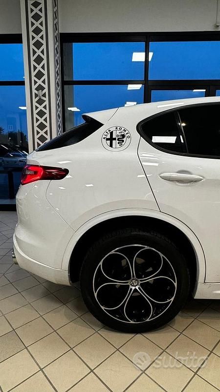 Usata Alfa Romeo Stelvio Sprint 190 CV (139 kW) 2017 Bianco SUV