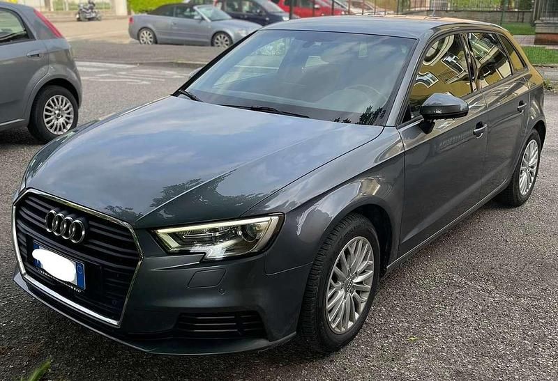 Usata Audi A3 Business 110 CV (80 kW) 2018 Grigio Berlina