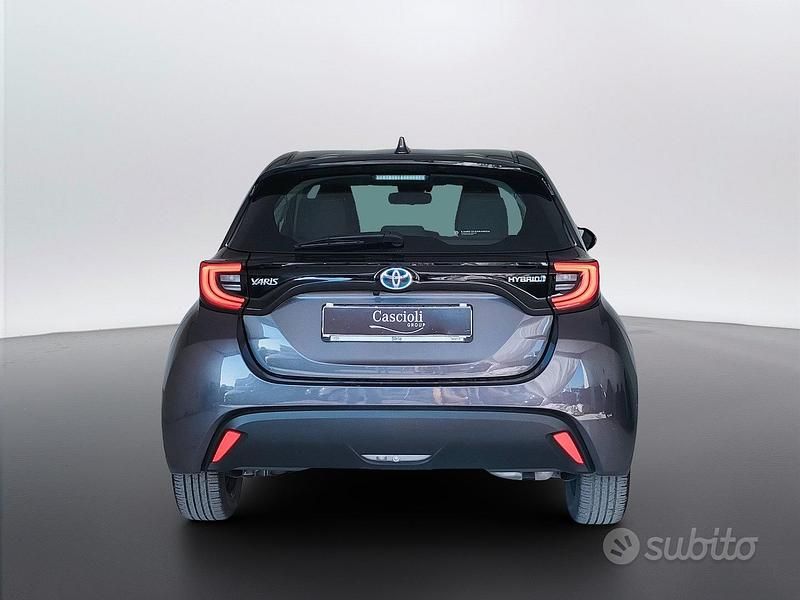 Usata Toyota Yaris Hybrid Trend 92 CV (67 kW) 2022 Grigio Berlina