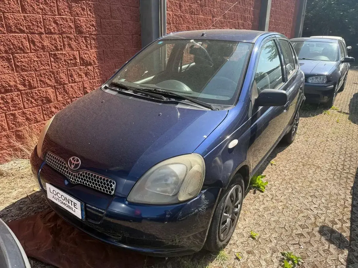 Usata Toyota Yaris 68 CV (50 kW) 1999 Nero Berlina