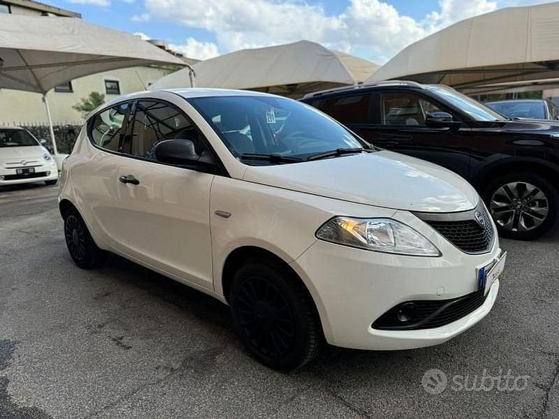 Bianco Usata 2019 Lancia Ypsilon Due volumi | 8500 € (Super prezzo) - Immagine 1/4