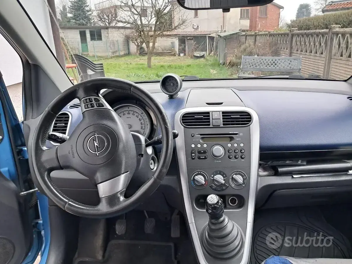 Usata Opel Agila 86 CV (63 kW) 2008 Blu Utilitaria