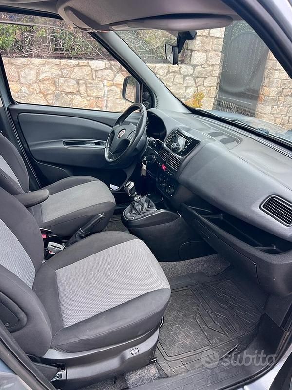 Usata Fiat Doblò 105 CV (77 kW) 2021 Grigio Monovolume