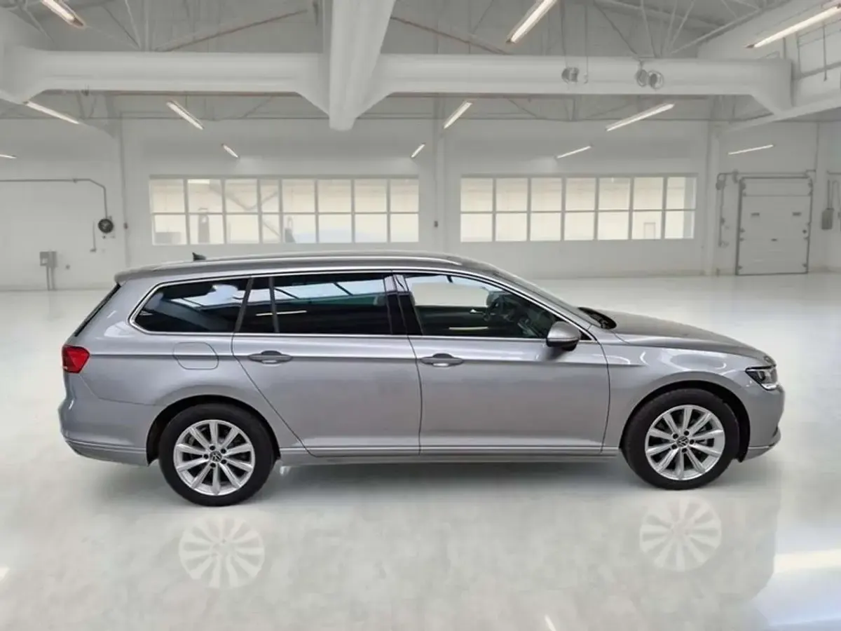 Usata VW Passat Business 150 CV (110 kW) 2023 Grigio Station wagon