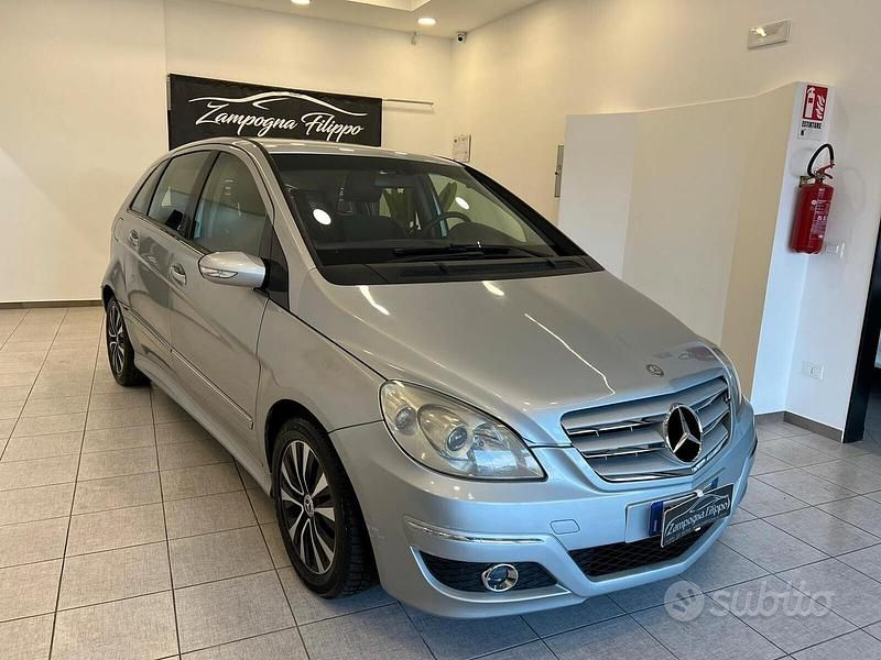Usata Mercedes B180 110 CV (80 kW) 2008 Grigio Monovolume