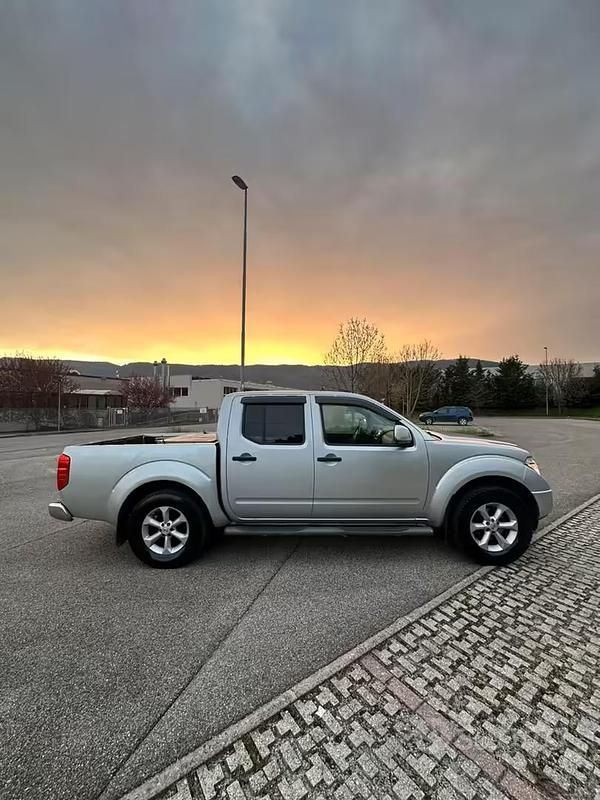Usata Nissan Navara 174 CV (127 kW) 2007 Grigio Pick-up