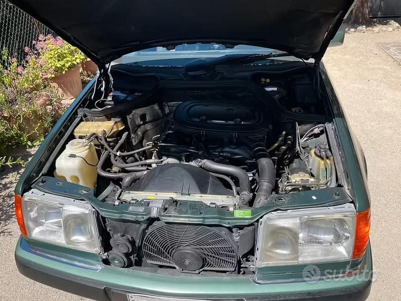 Usata Mercedes 200 Sportline 118 CV (86 kW) 1992 Verde Coupé