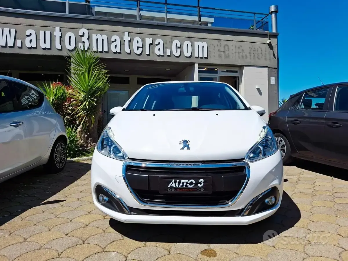 Usata Peugeot 208 Active 75 CV (55 kW) 2019 Bianco Utilitaria