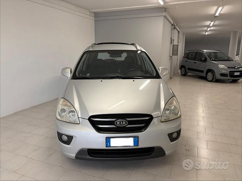 Begagnad Kia Carens EX 140 HK (102 kW) 2009 Grå Minibuss
