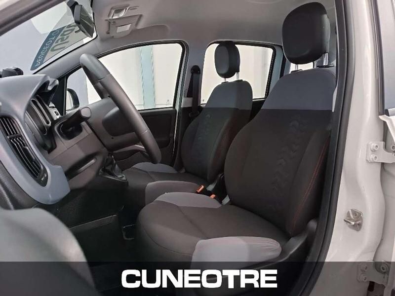 Usata Fiat Panda 4x4 S 84 CV (61 kW) 2020 Bianco Utilitaria