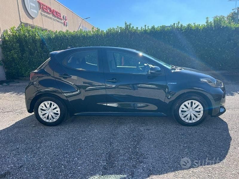 Gebraucht Toyota Yaris Hybrid Business Edition 92 PS (67 kW) 2021 Schwarz Limousine
