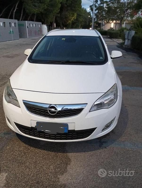 Usata Opel Astra 140 CV (102 kW) 2012 Station wagon