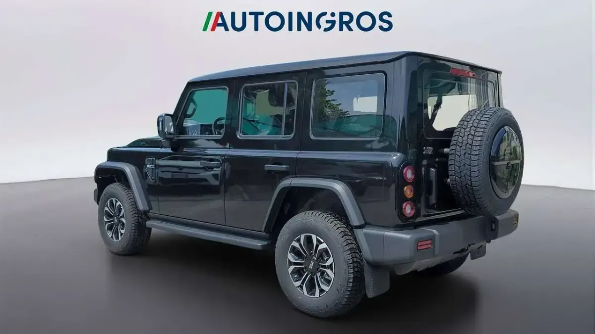 Nuova EMC 212 166 CV (122 kW) 2026 Nero SUV