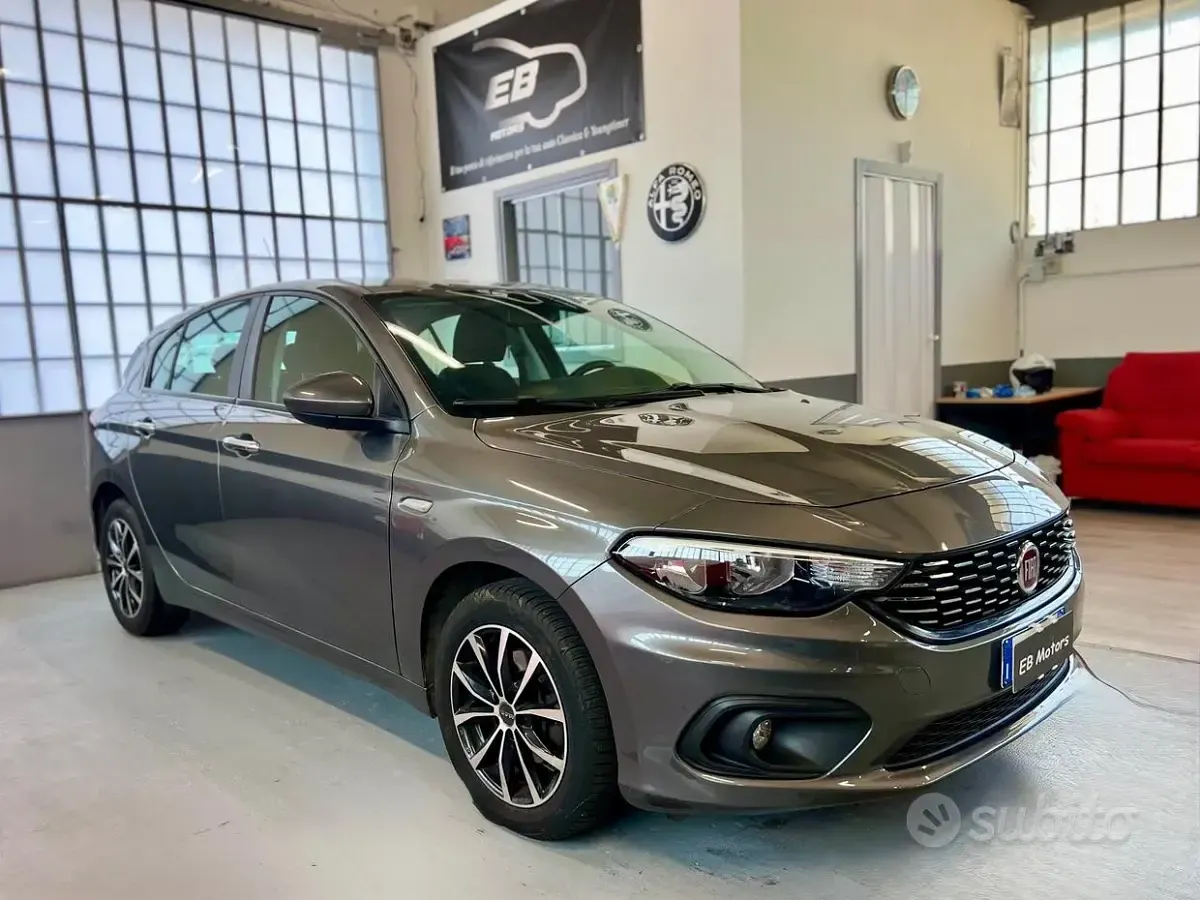 Usata Fiat Tipo Lounge 95 CV (69 kW) 2018 Grigio Berlina