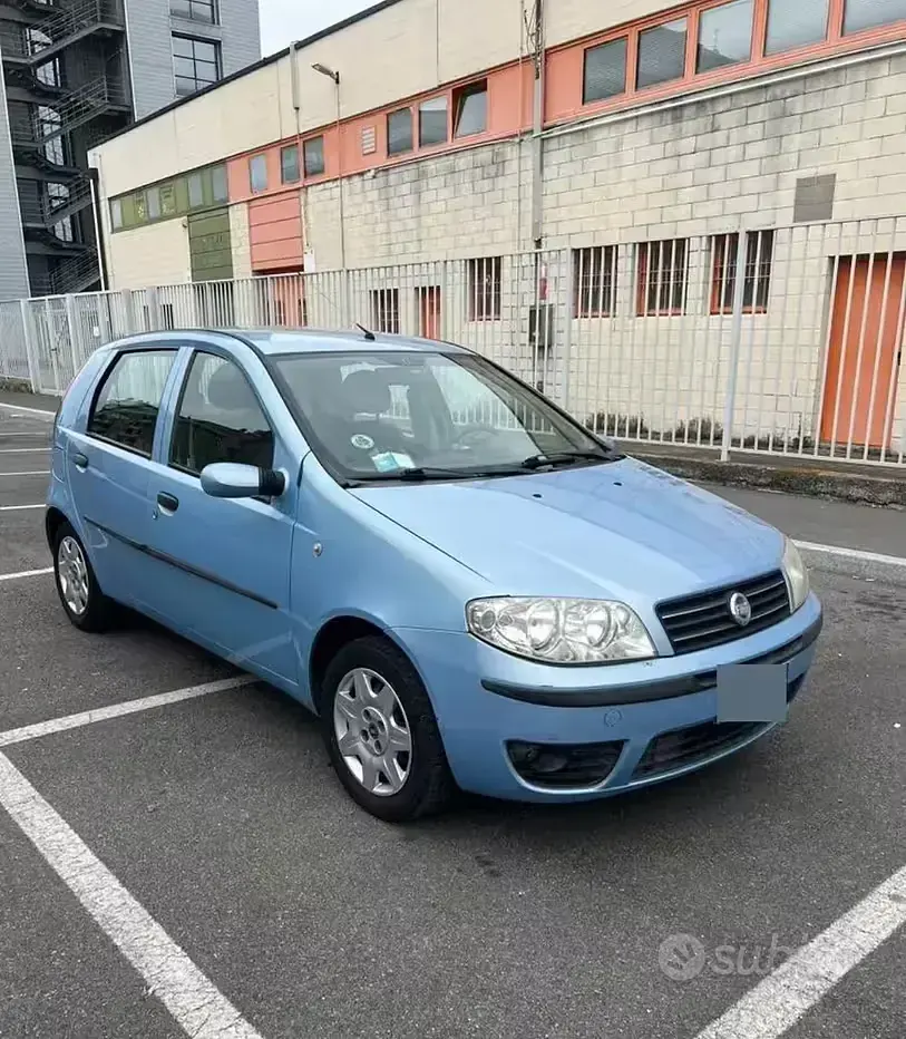 Usata Fiat Punto 80 CV (58 kW) 2003 Bluazzurro Utilitaria