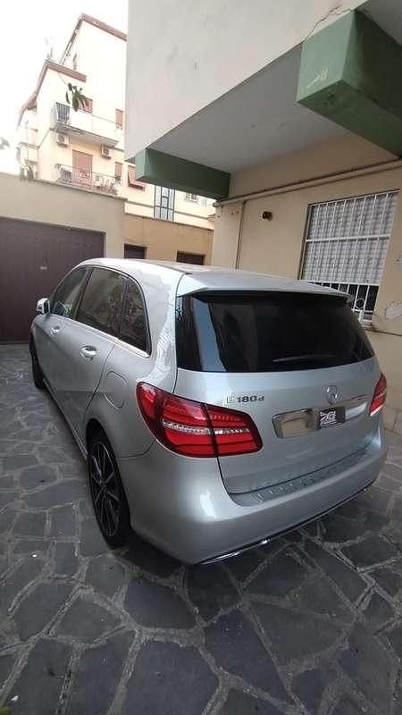 Usata Mercedes B180 109 CV (80 kW) 2018 Monovolume